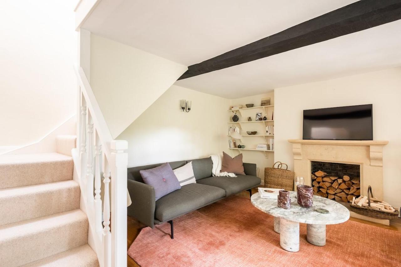 Architect Designed Cosy Cotswold Stone Cottage Quenington Экстерьер фото